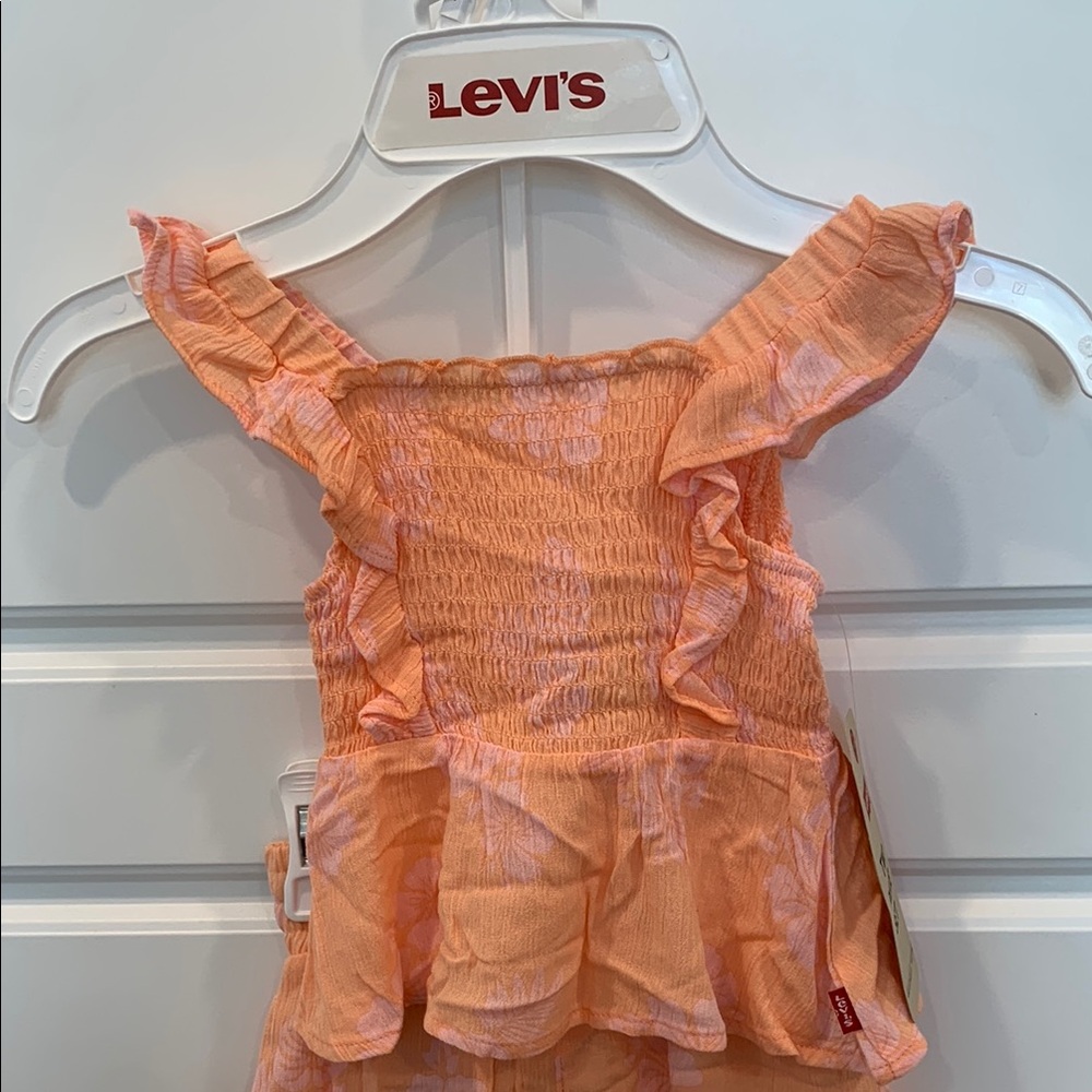 Levi's Two Piece Peach Floral Outfit - Picture 3 of 8
